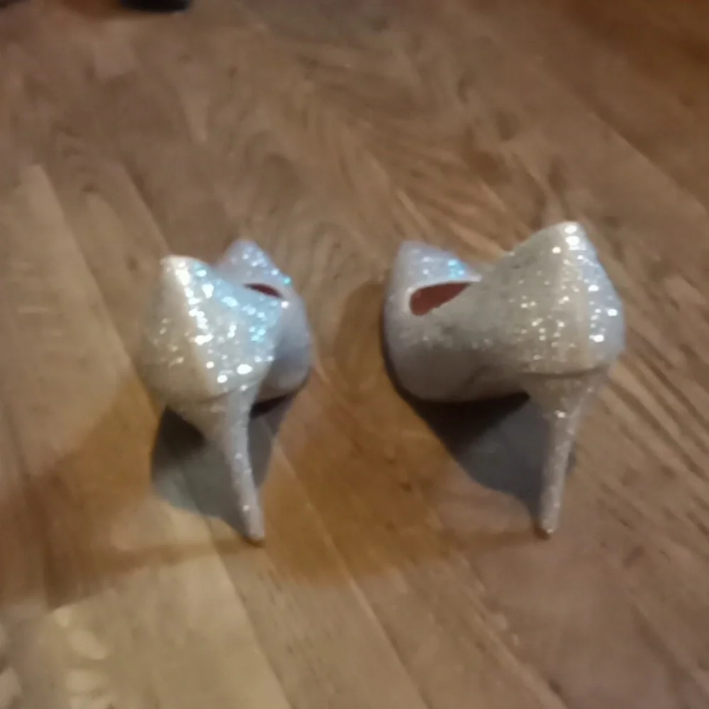 Heels - Picture 3 of 4